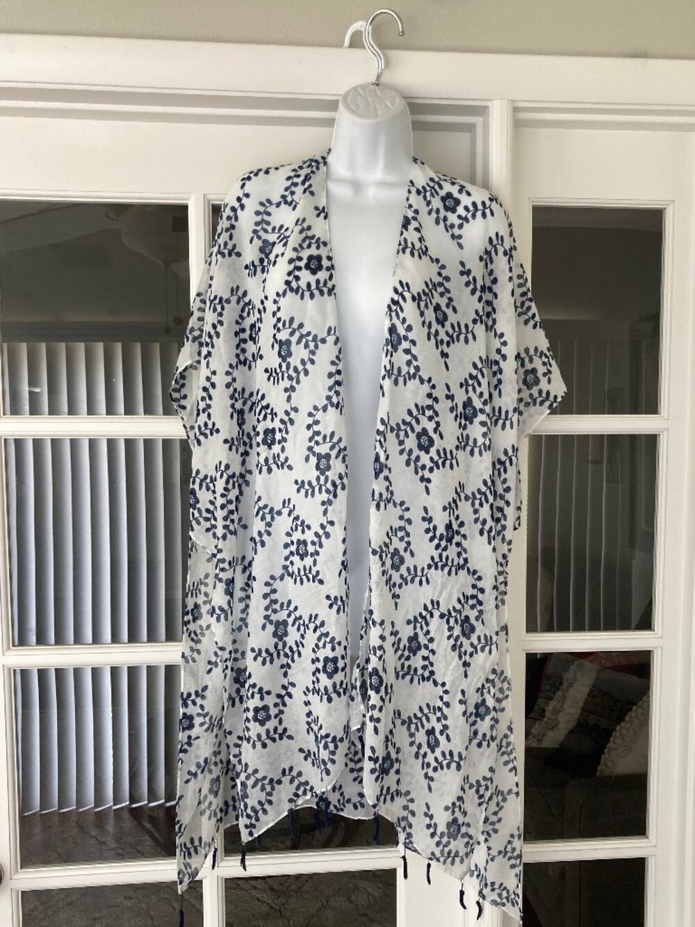 Alexis Bendel Super Soft Blue White Floral Tassel Kimono Cover Up One Size